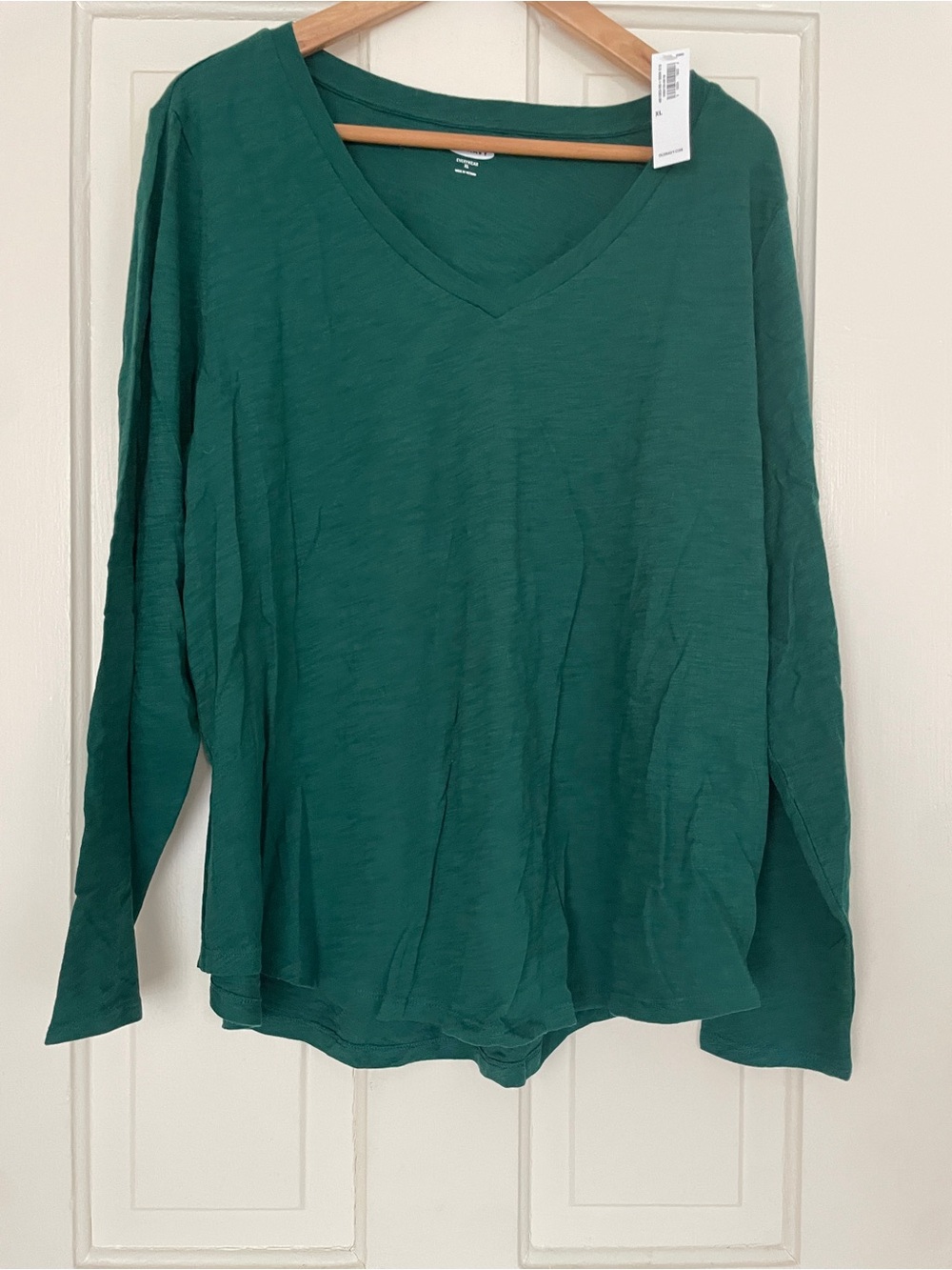 Old Navy V-Neck Long Sleeve Tee in Green